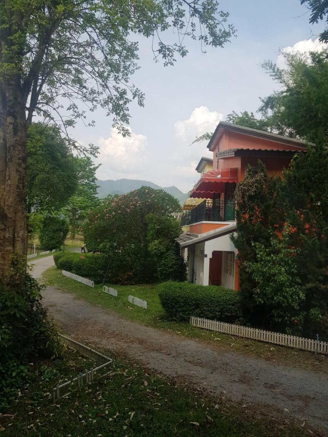 Baan Kung Kang De Pai Hotel Exterior photo